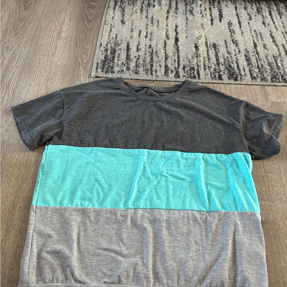 Colorblock T-Shirt in Gray and Teal